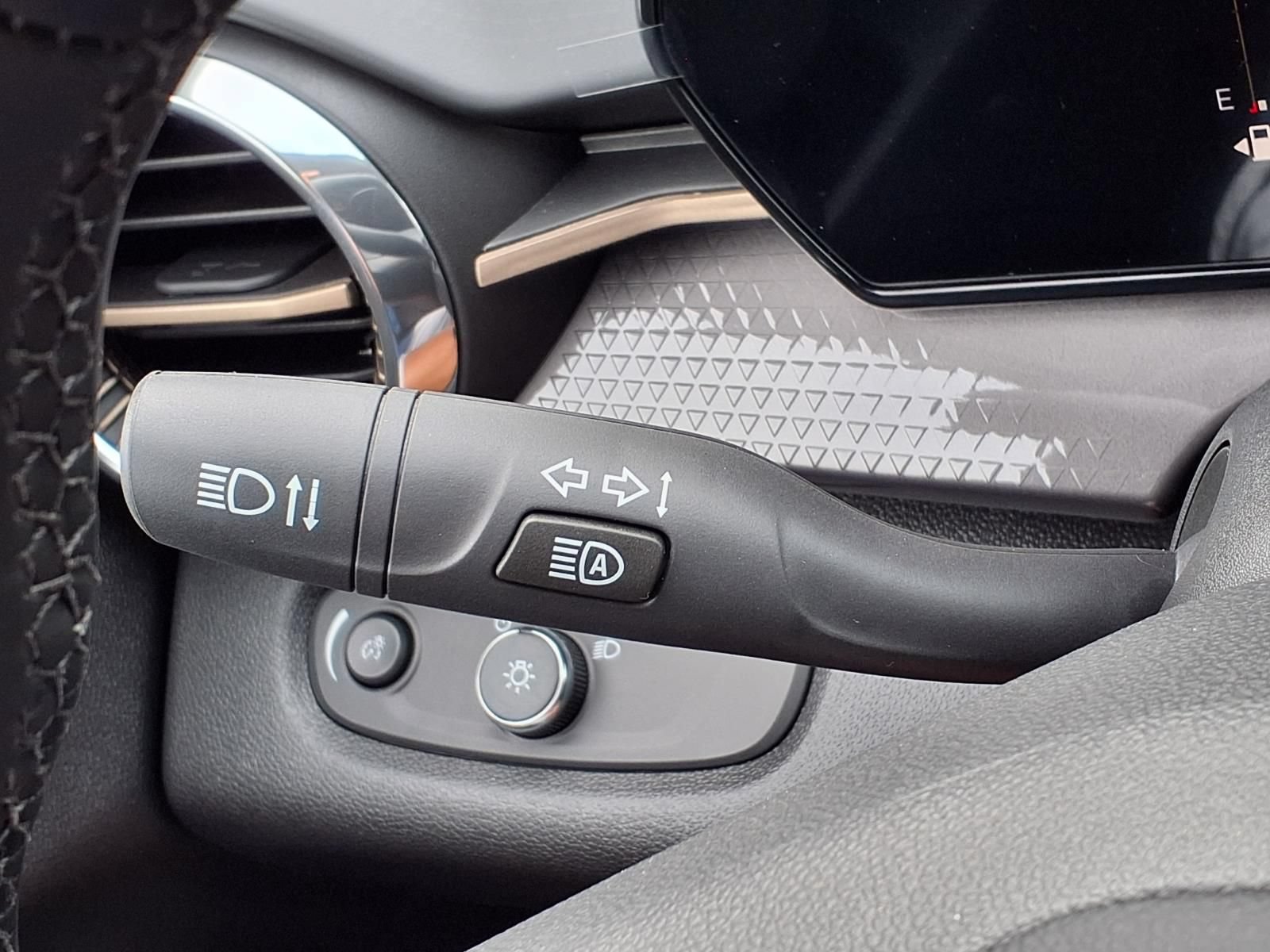 New 2026 Chevrolet Trax ACTIV w/ Driver Confidence Package FWD image 17