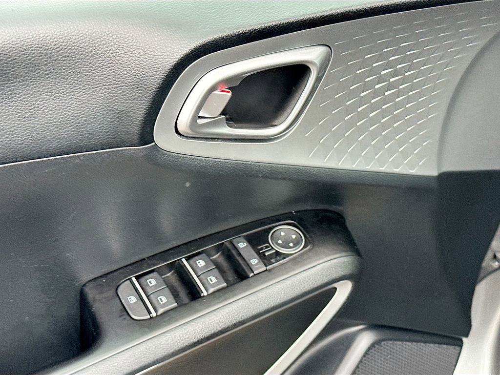 Used 2025 Kia Soul LX w/ LX Technology Package image 17