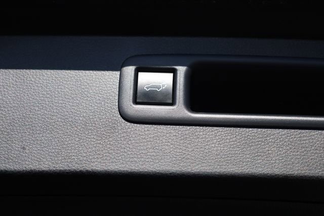 Used 2024 Toyota Highlander LE image 33