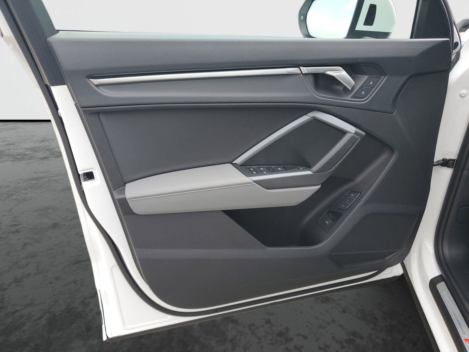 Used 2025 Audi Q3 2.0T Premium w/ Convenience Package AWD/4WD image 21