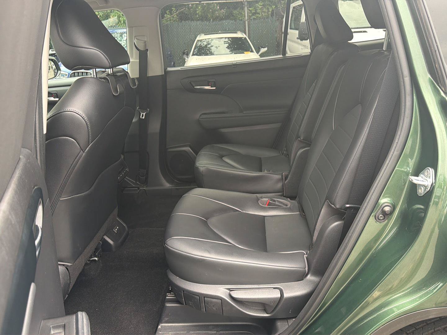 Used 2023 Toyota Highlander XLE AWD/4WD image 27