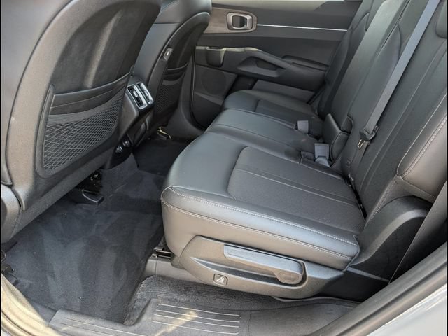 Certified 2022 Kia Sorento S w/ Panoramic Sunroof Package AWD/4WD image 10