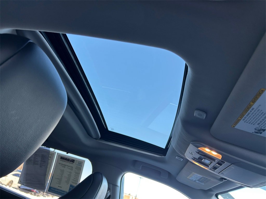 Used 2023 Toyota Highlander XLE image 27