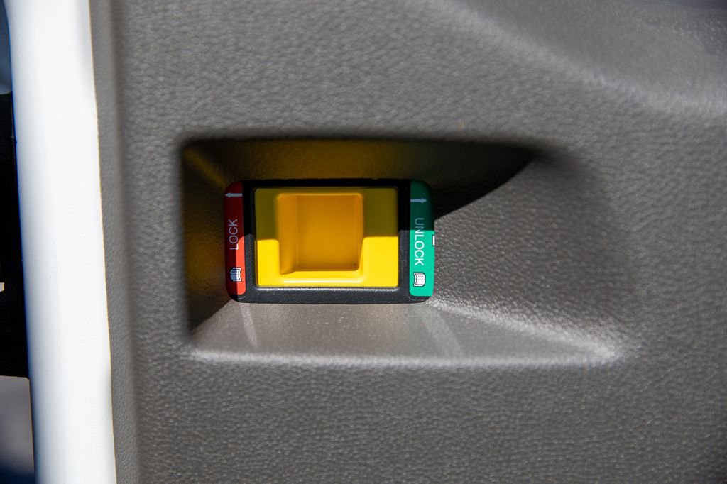 Used 2016 Ford Transit 350 XL image 9