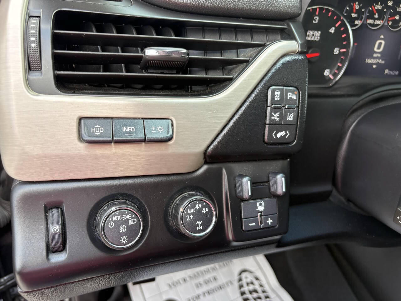 Used 2015 GMC Yukon Denali w/ Touring Package AWD/4WD image 28