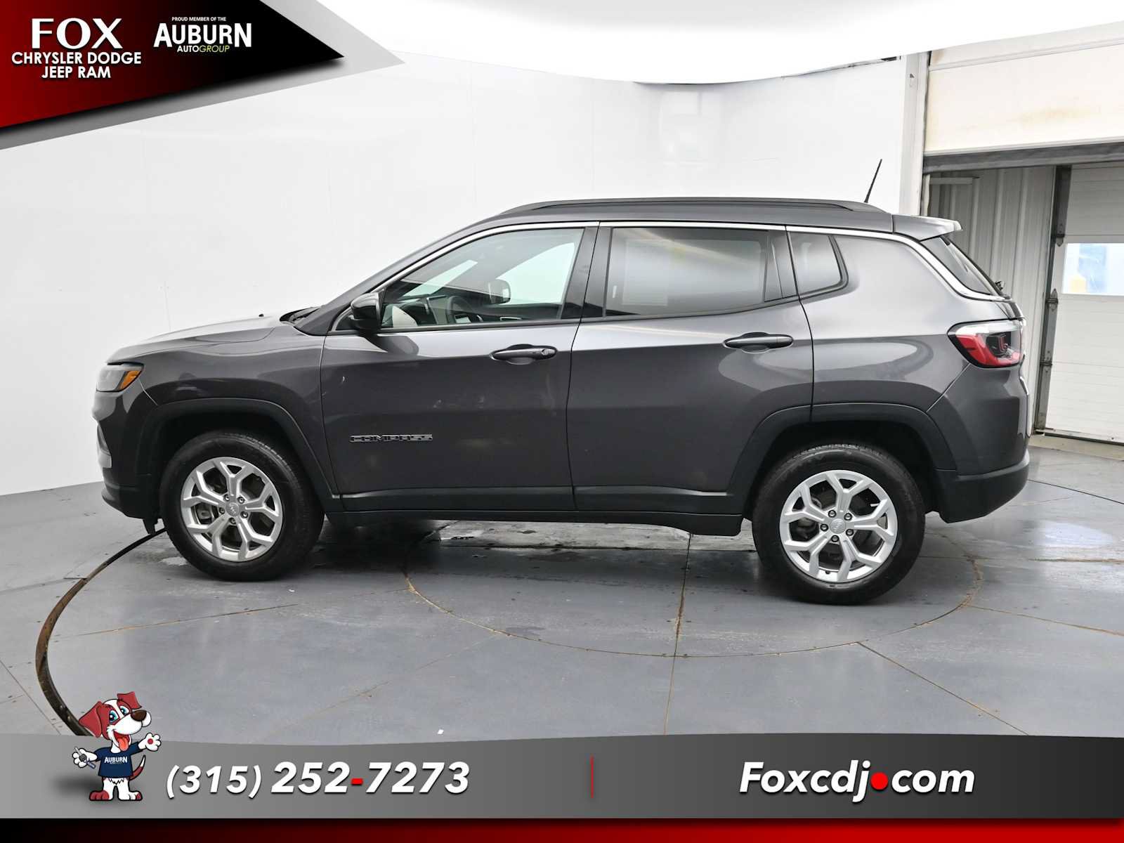 Used 2024 Jeep Compass Latitude w/ Convenience Group AWD/4WD image 18