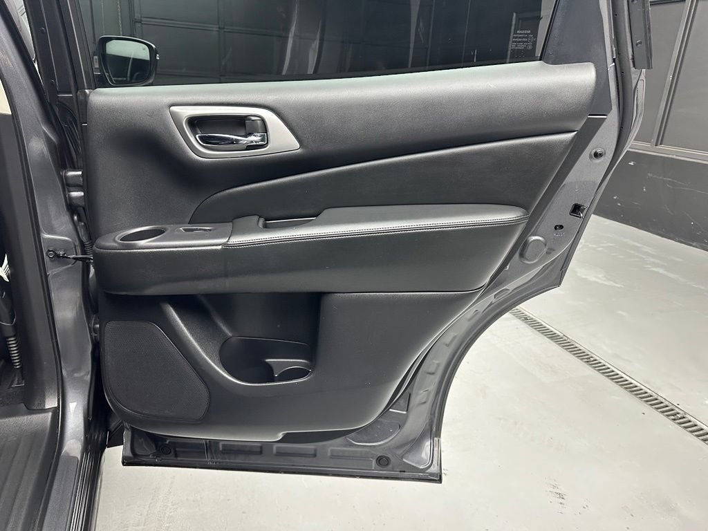 Used 2019 Nissan Pathfinder SL AWD/4WD image 30