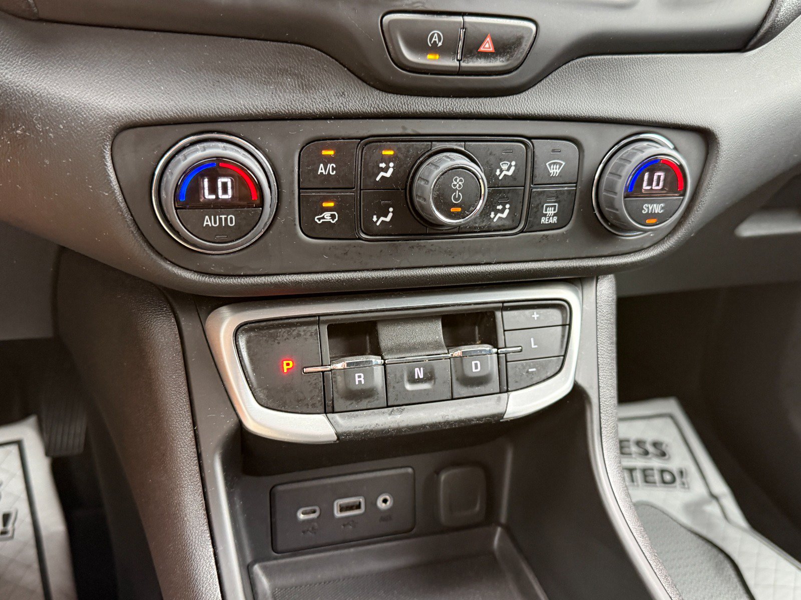 Certified 2024 GMC Terrain SLE w/ Driver Convenience Package AWD/4WD image 33