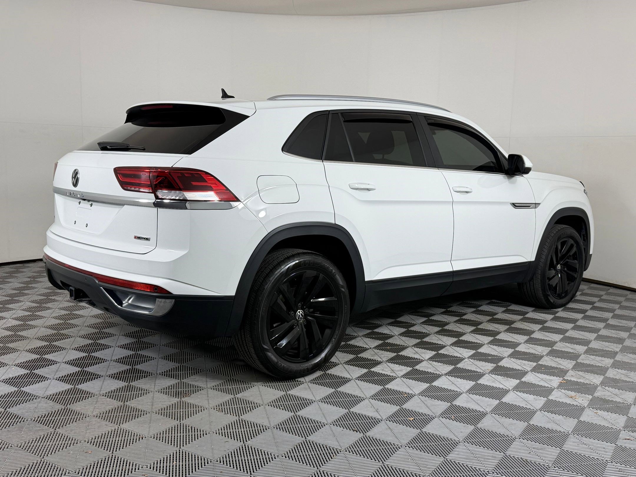 Used 2022 Volkswagen Atlas Cross Sport SE image 7