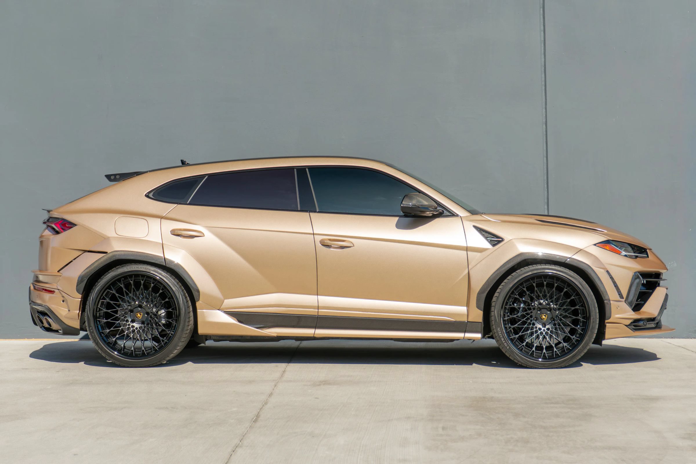 Used 2023 Lamborghini Urus Performante AWD/4WD image 6