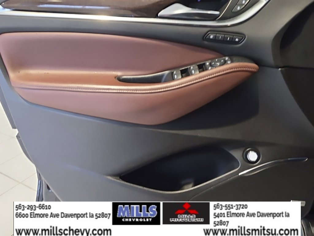 Used 2018 Buick Enclave Avenir FWD image 17