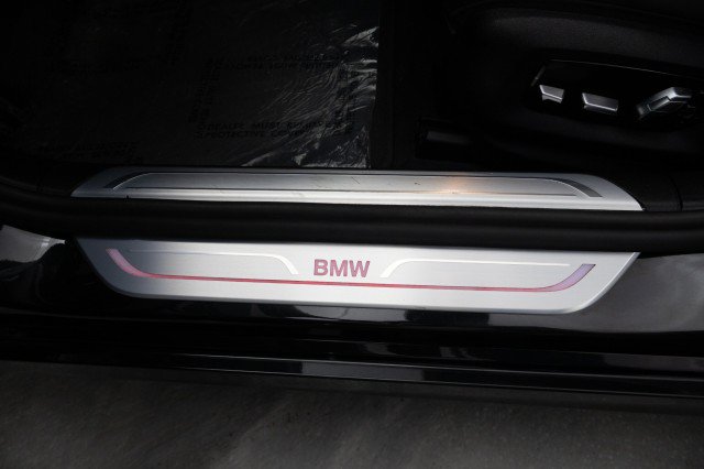 Used 2020 BMW 750i xDrive AWD/4WD image 28