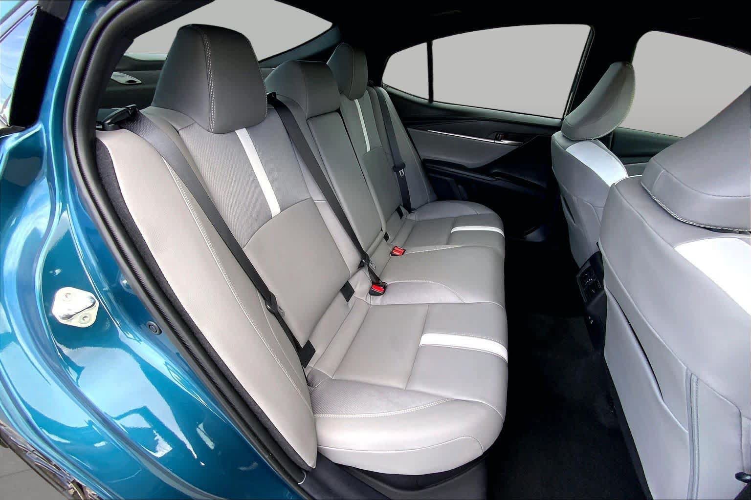 Used 2025 Toyota Camry SE FWD image 36