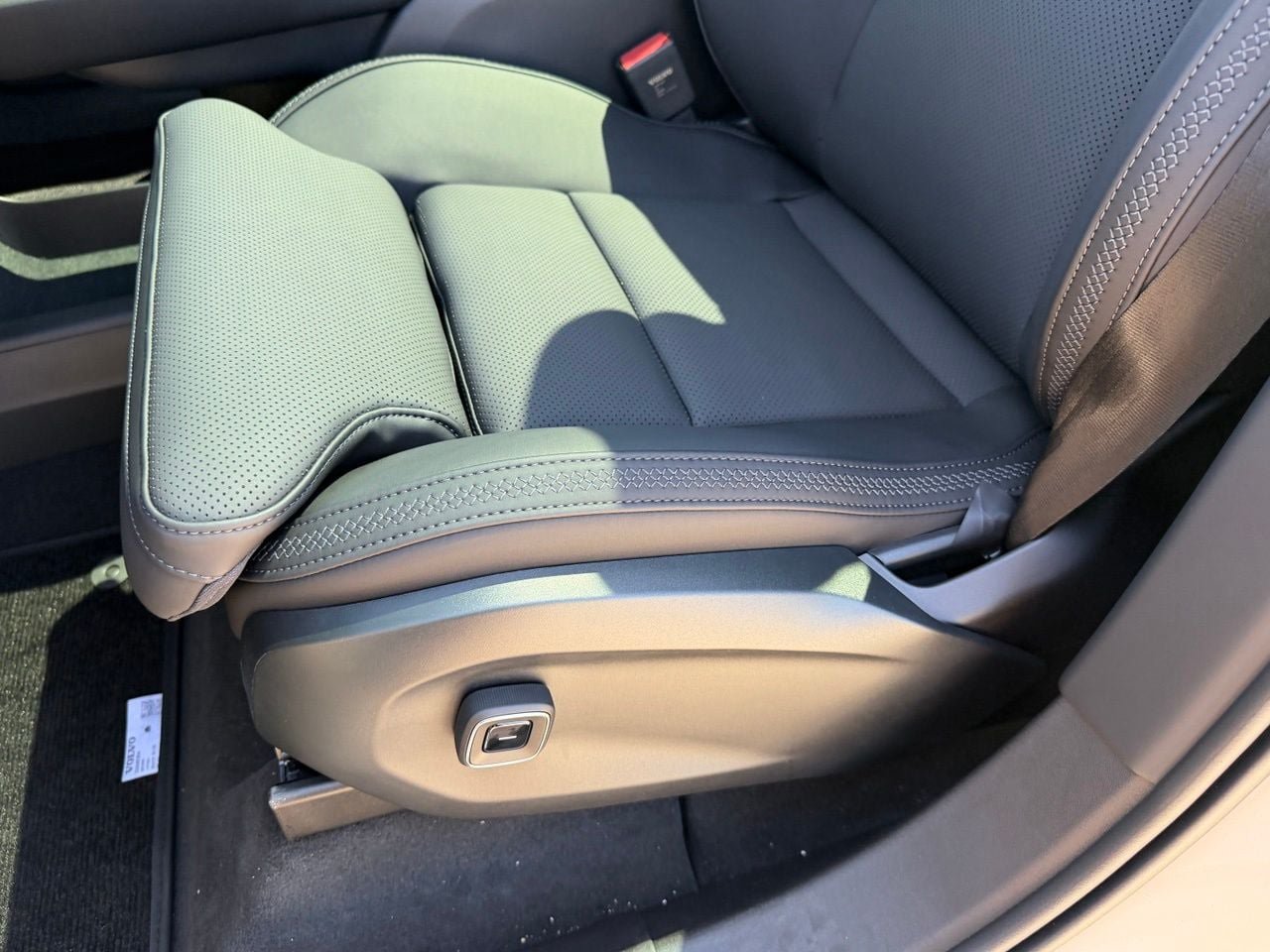 New 2026 Volvo EX90 Plus AWD/4WD image 18