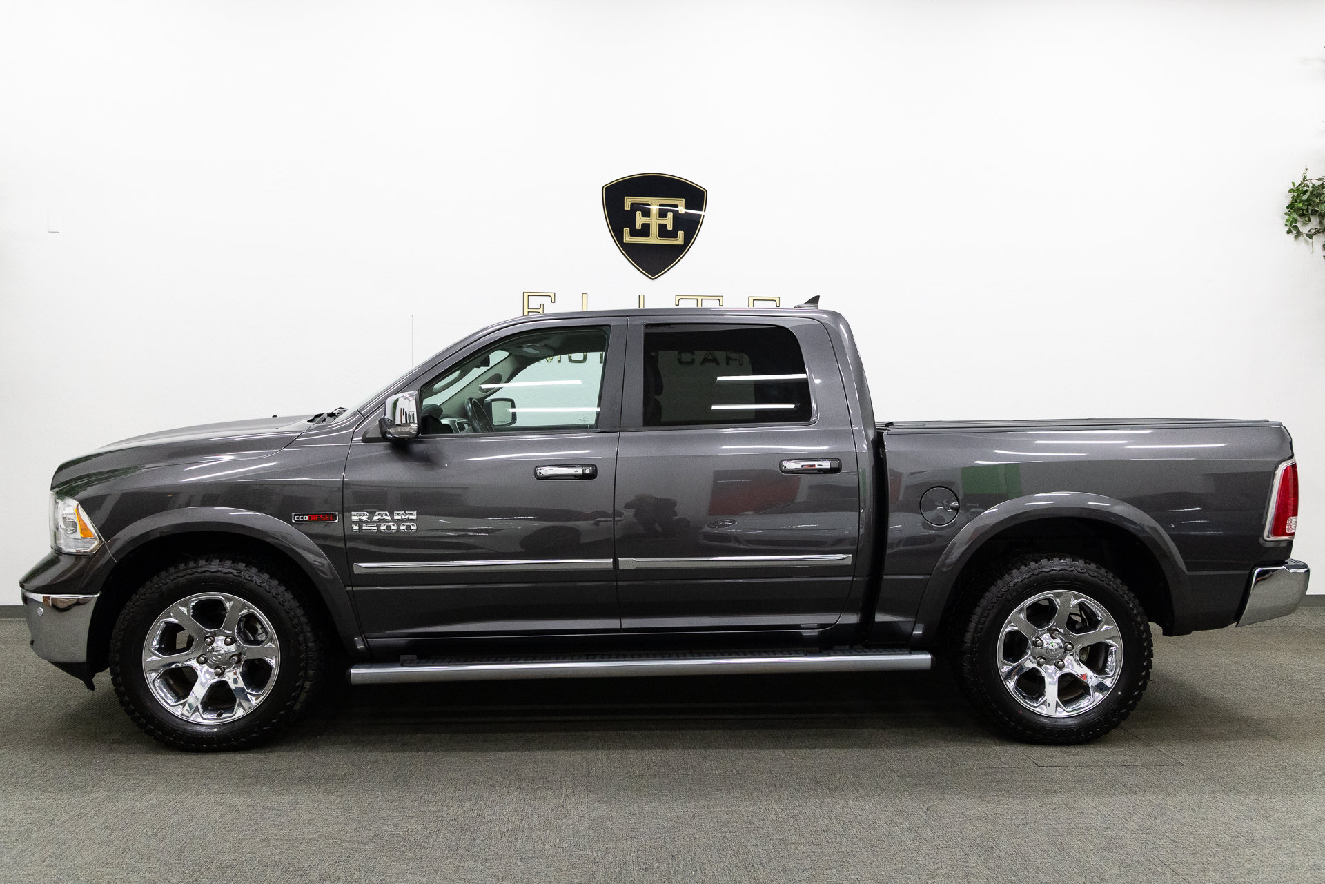 Used 2016 RAM 1500 Laramie w/ Convenience Group AWD/4WD image 2