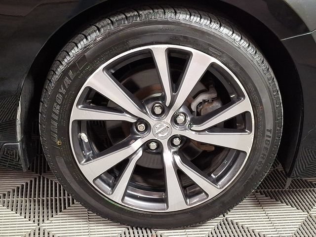 Used 2016 Nissan Maxima Platinum w/ Interior Lighting Package FWD image 11