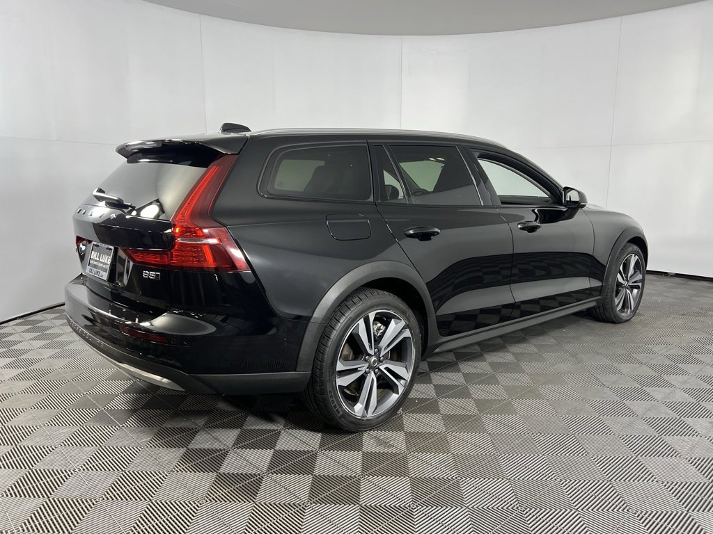 Used 2025 Volvo V60 B5 Cross Country Plus image 5