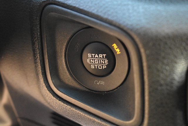 Used 2025 Jeep Gladiator Sport AWD/4WD image 25