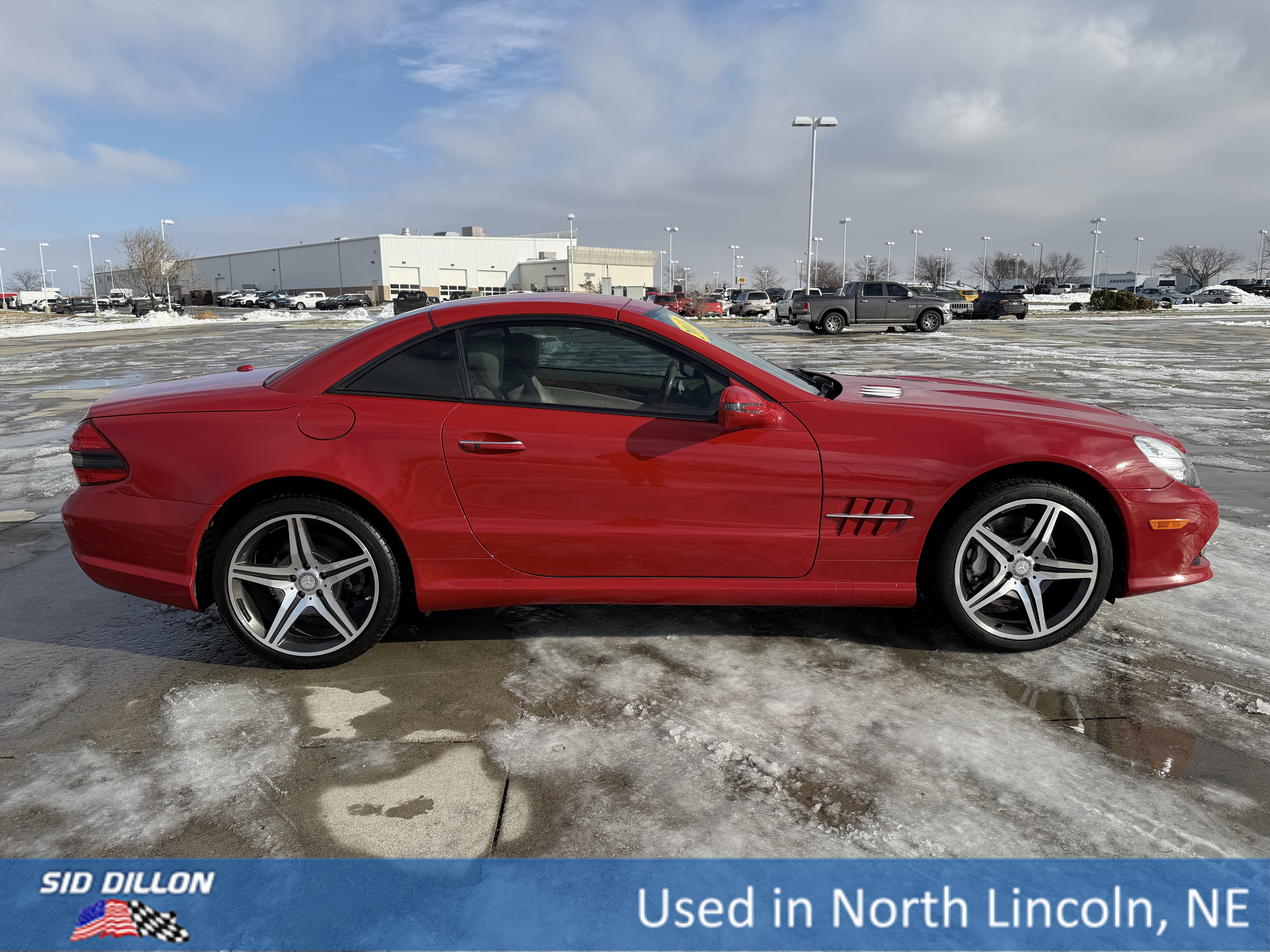 Used 2011 Mercedes-Benz SL 550 image 3