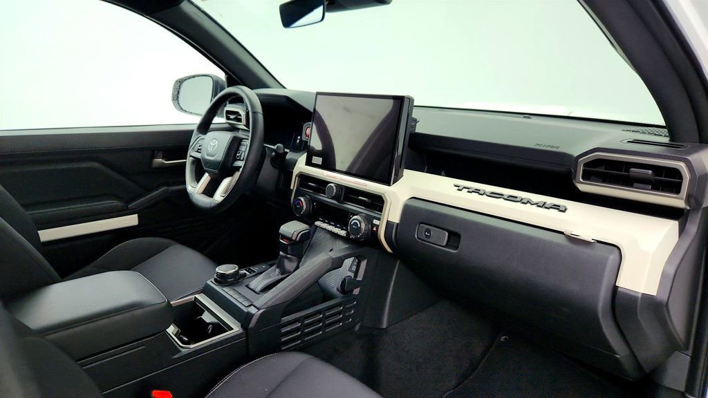 Used 2024 Toyota Tacoma TRD Sport AWD/4WD image 25
