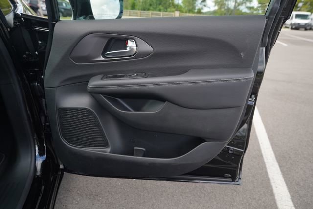 New 2026 Chrysler Voyager LX image 19