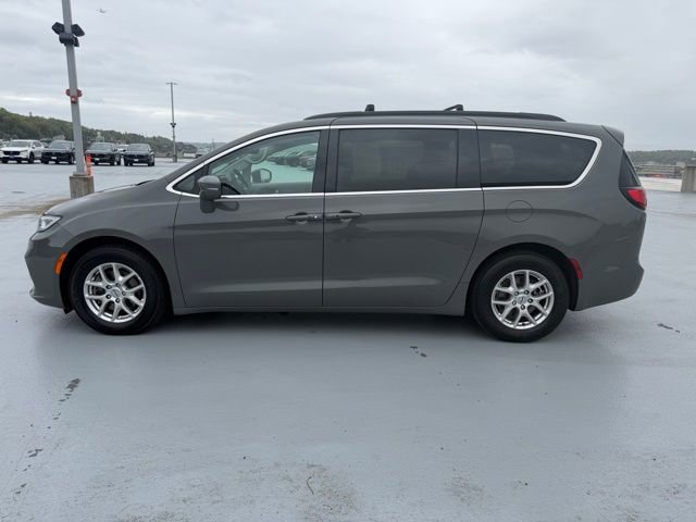 Used 2022 Chrysler Pacifica Touring-L FWD image 5