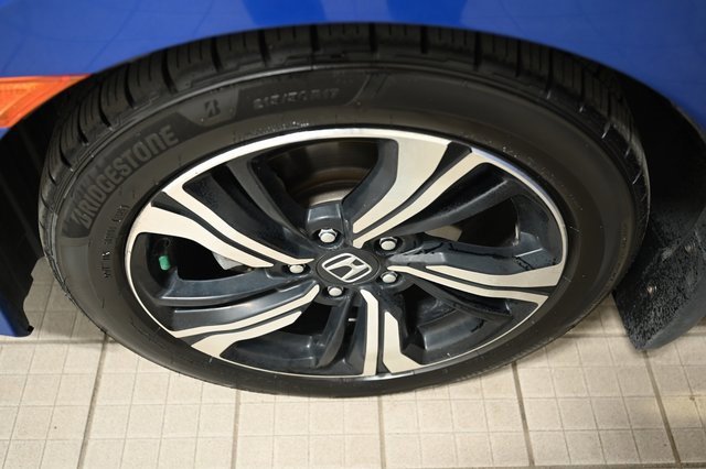 Used 2018 Honda Civic Touring image 18