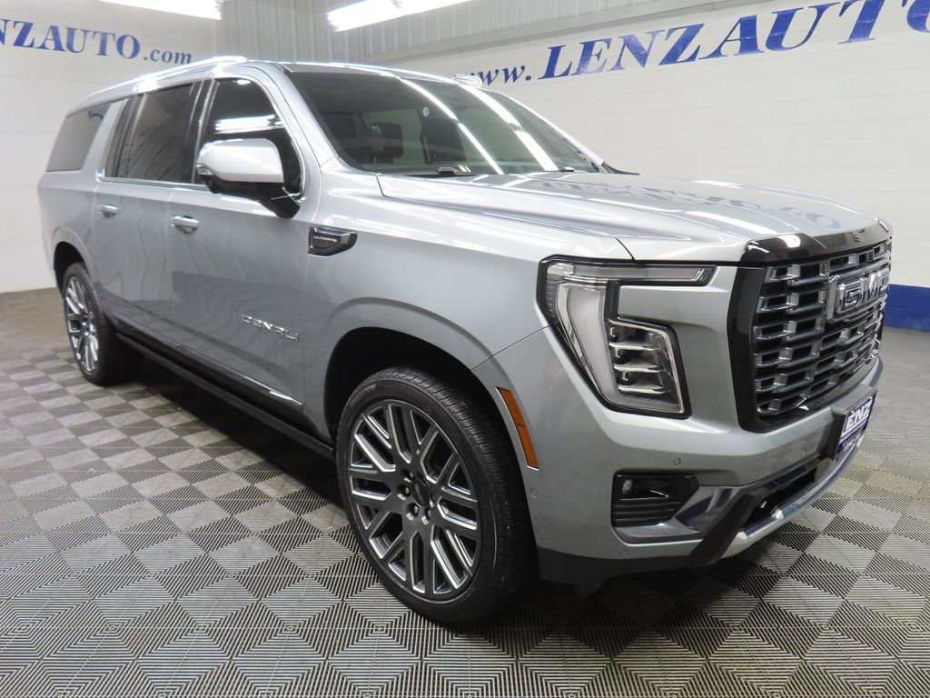 Used 2025 GMC Yukon XL Denali Ultimate AWD/4WD image 3