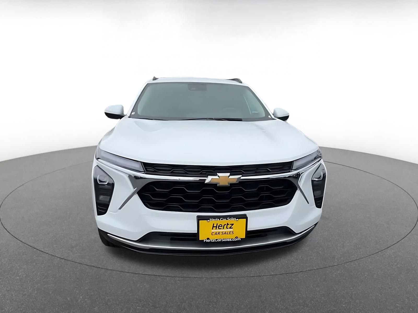 Used 2025 Chevrolet Trax LT FWD image 4
