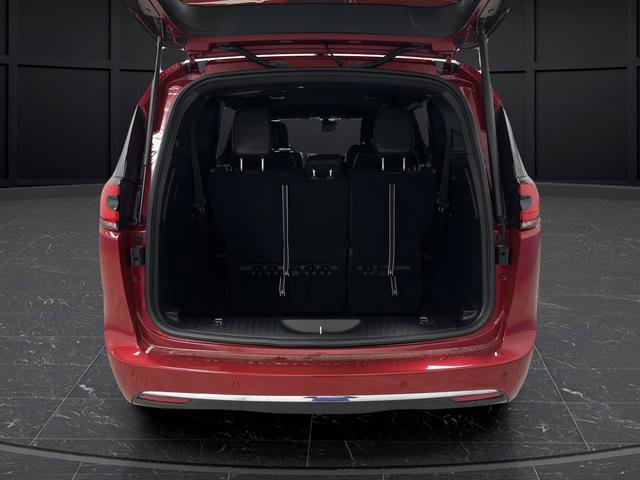 New 2026 Chrysler Pacifica Select image 13