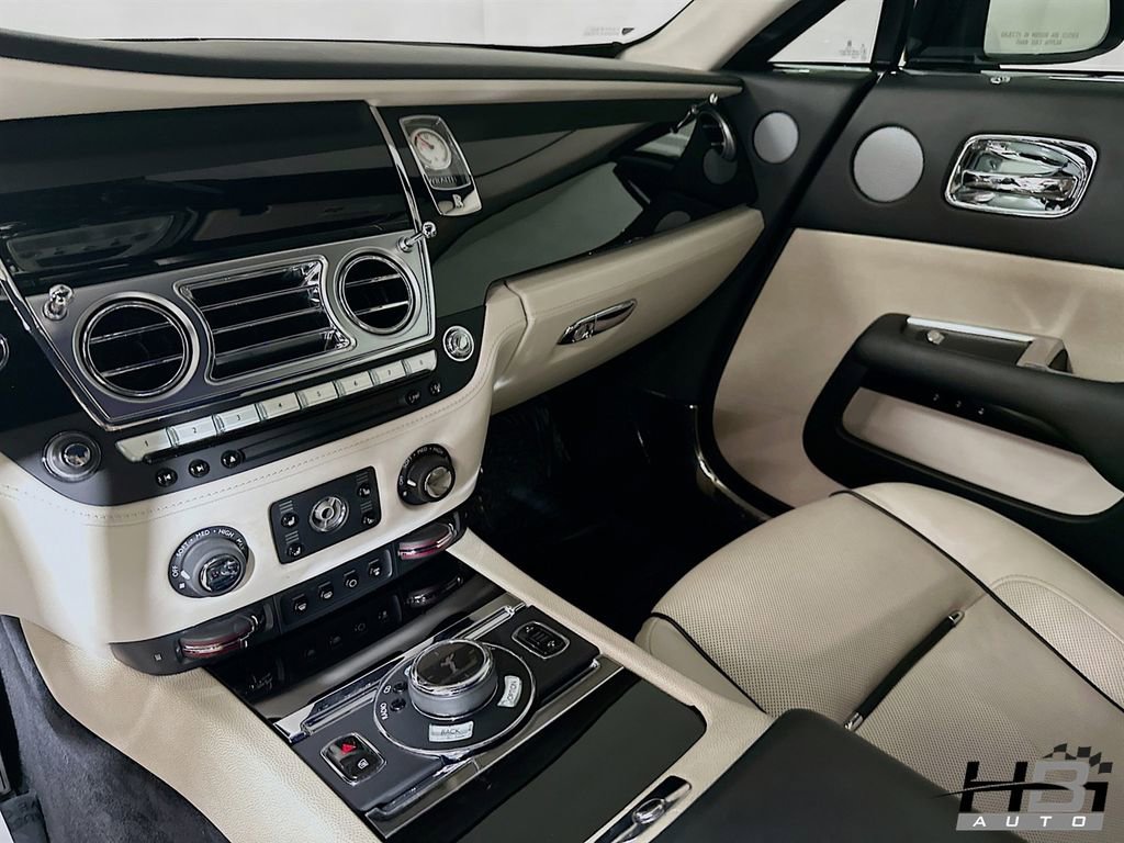 Used 2015 Rolls-Royce Wraith image 16