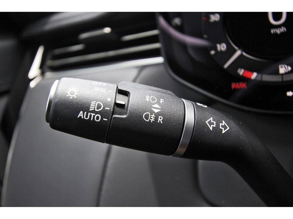 Used 2024 Land Rover Range Rover Sport SE AWD/4WD image 17