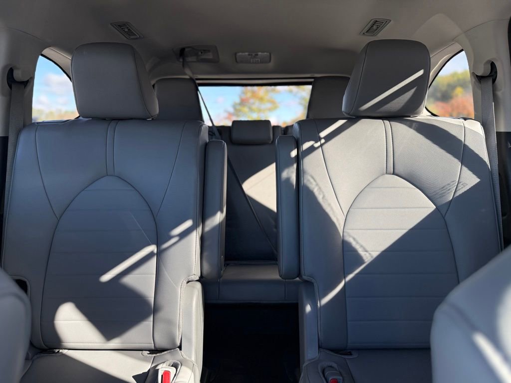 Certified 2025 Toyota Highlander XLE image 31