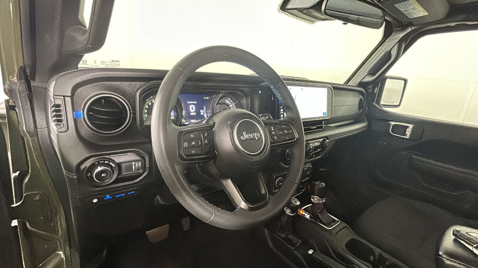Used 2024 Jeep Wrangler Unlimited Rubicon 4xe AWD/4WD image 16