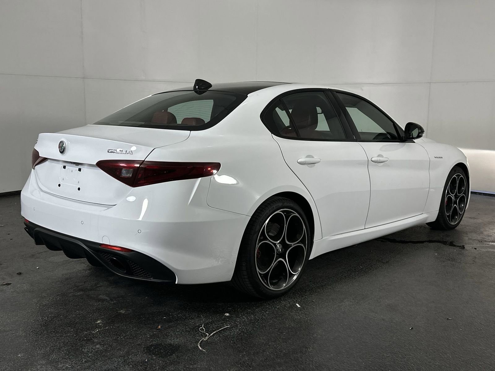 Used 2023 Alfa Romeo Giulia Veloce image 11