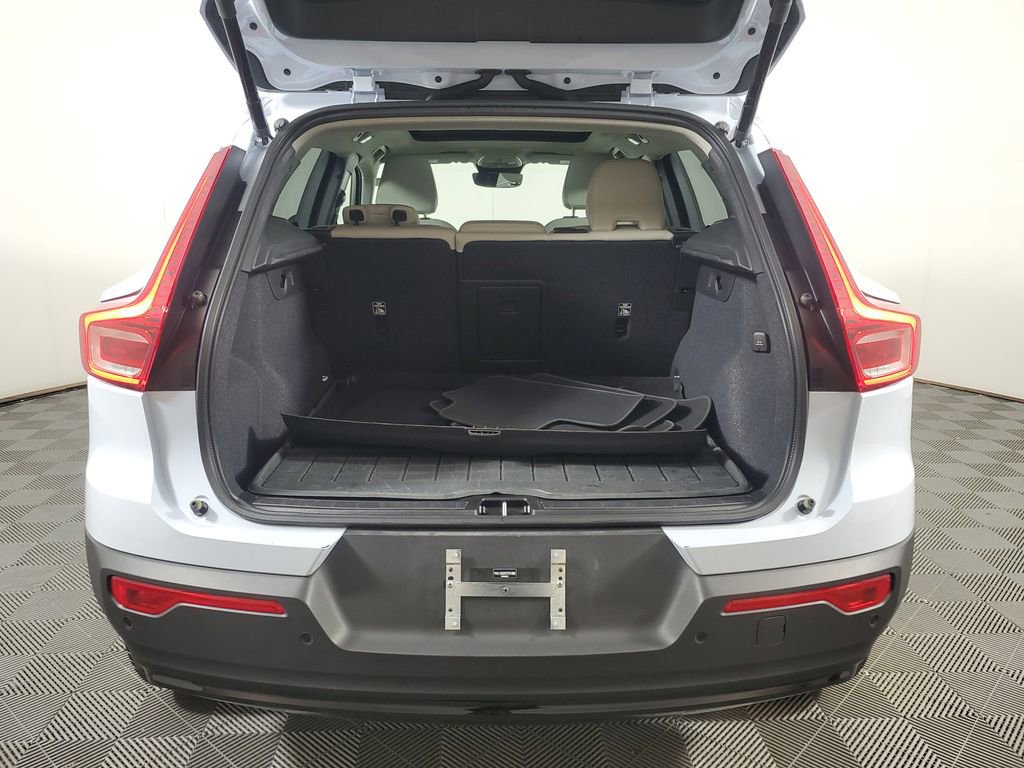 Used 2026 Volvo XC40 B5 Plus AWD/4WD image 11