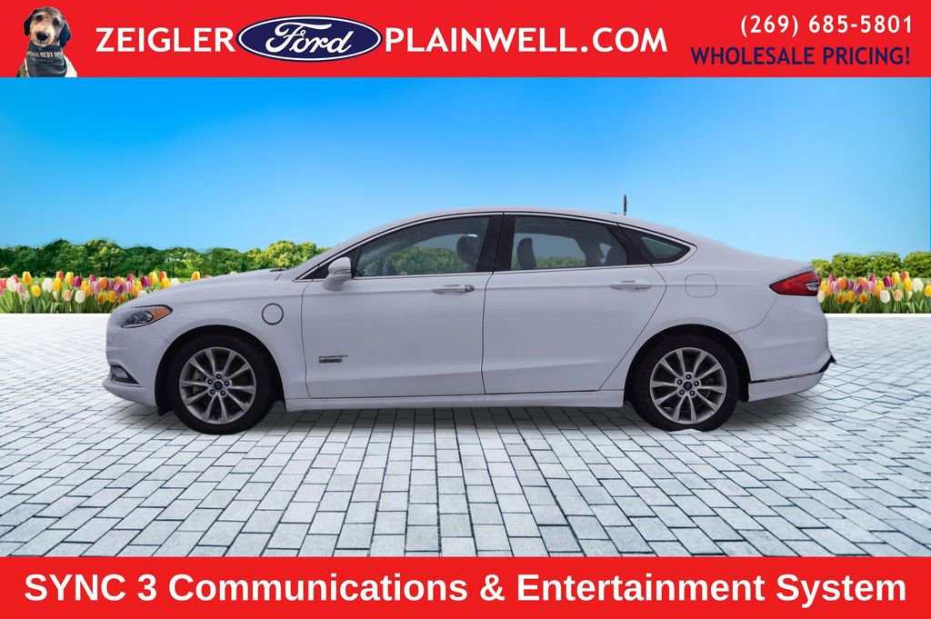 Used 2017 Ford Fusion Energi SE image 2
