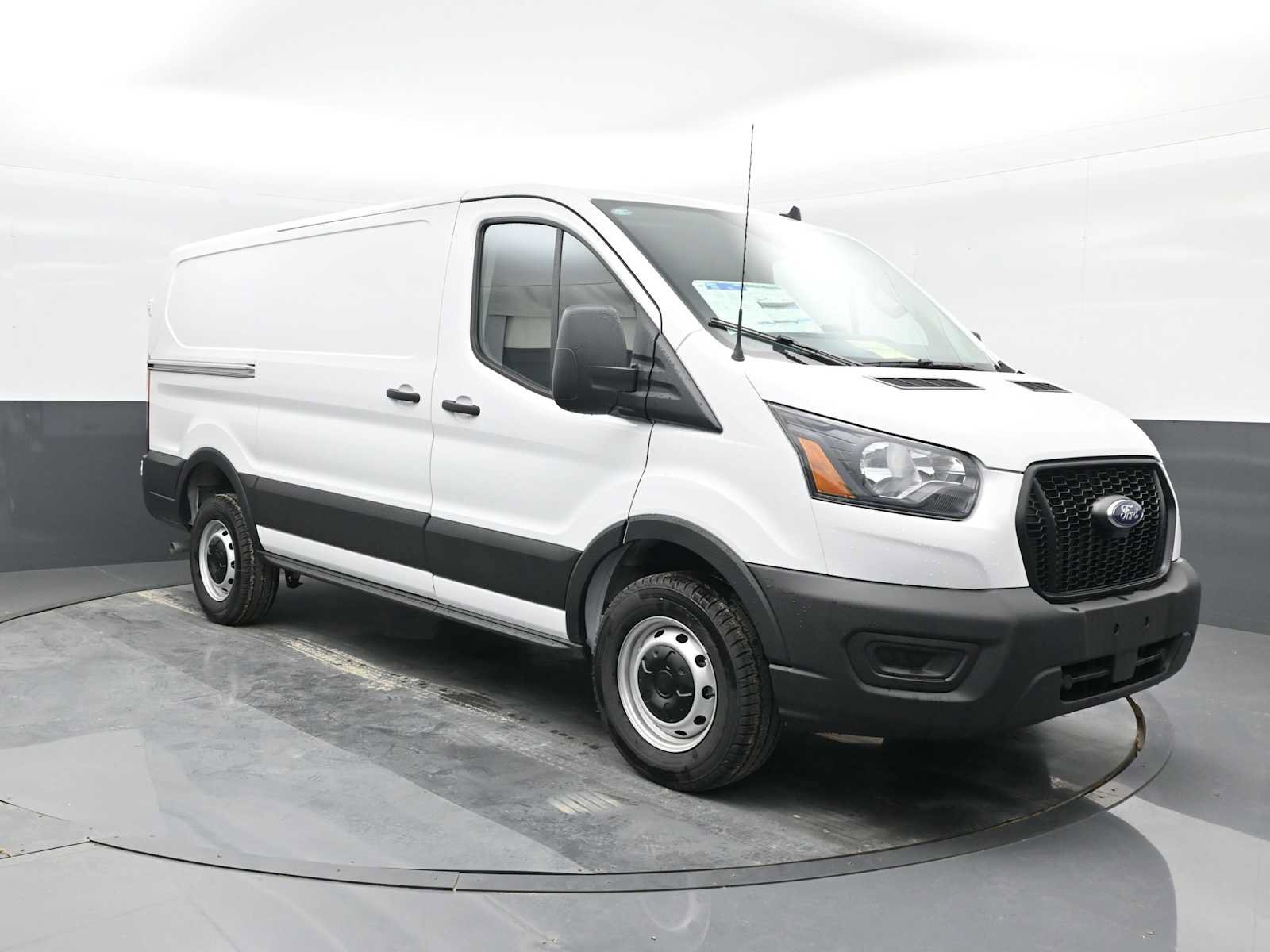New 2024 Ford Transit 250 148 Medium Roof RWD image 2