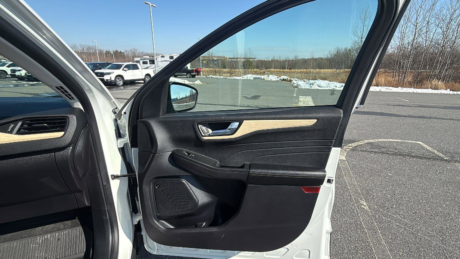 Used 2022 Ford Escape Titanium w/ Titanium Elite Package image 17