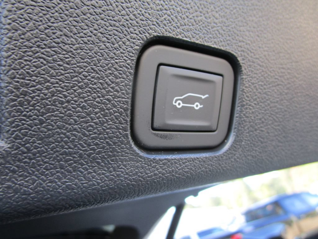 New 2026 GMC Acadia Elevation w/ Elevation Premium Package FWD image 17
