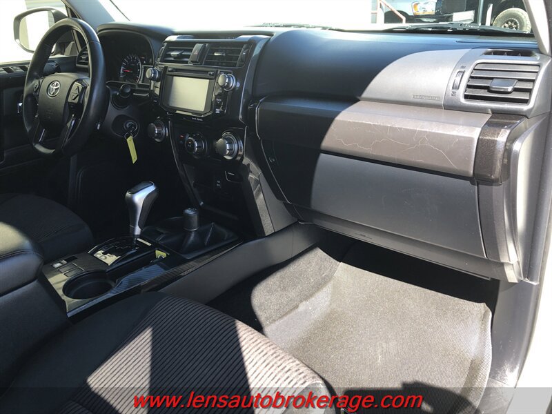 Used 2017 Toyota 4Runner TRD Off-Road AWD/4WD image 22