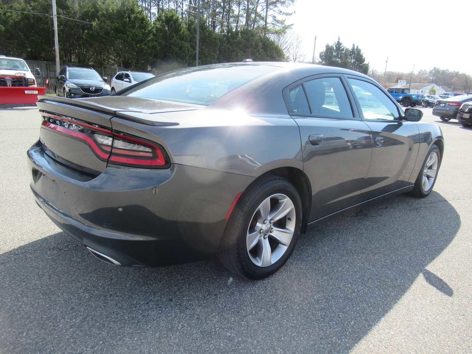 Used 2015 Dodge Charger SE w/ Sport Appearance Group image 5