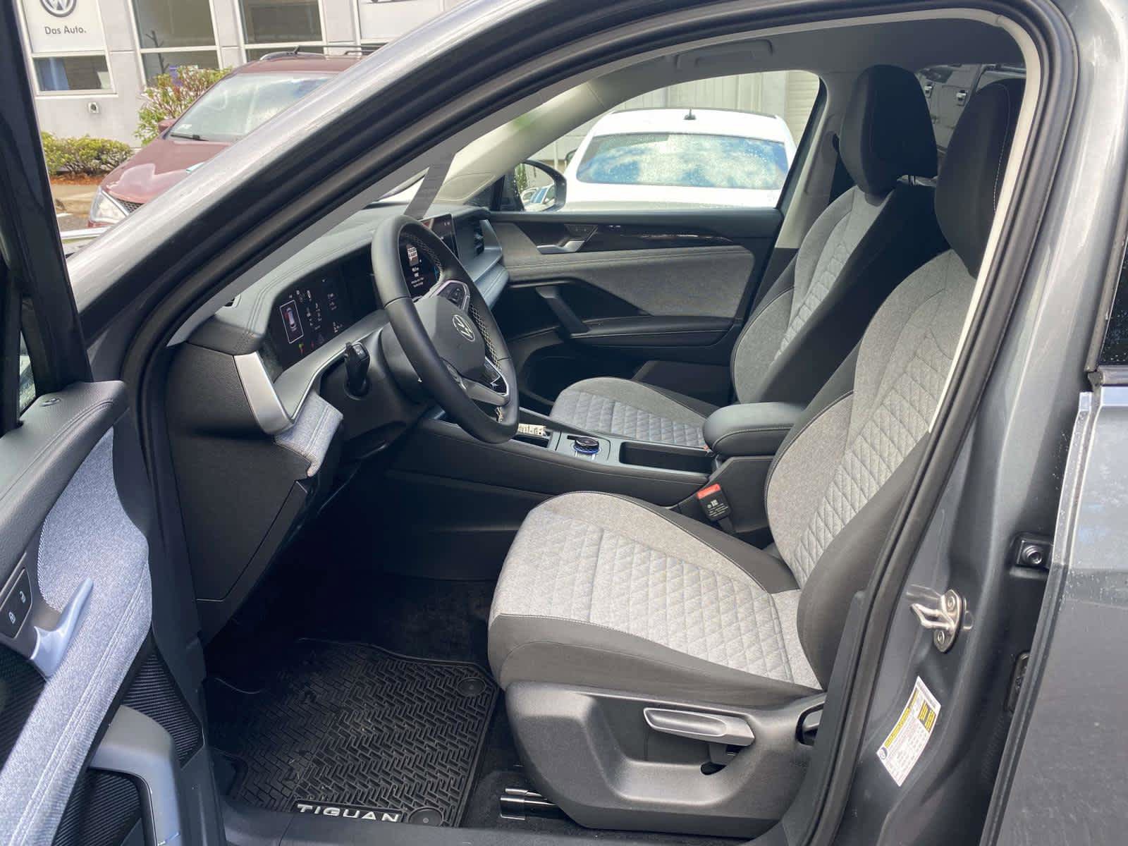 Certified 2025 Volkswagen Tiguan S AWD/4WD image 9