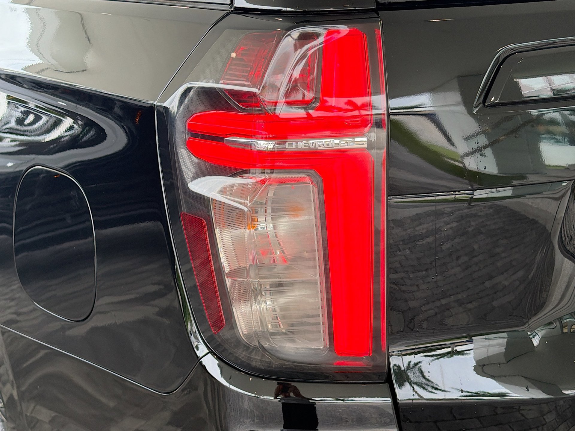 Used 2023 Chevrolet Suburban RST w/ Luxury Package RWD image 10