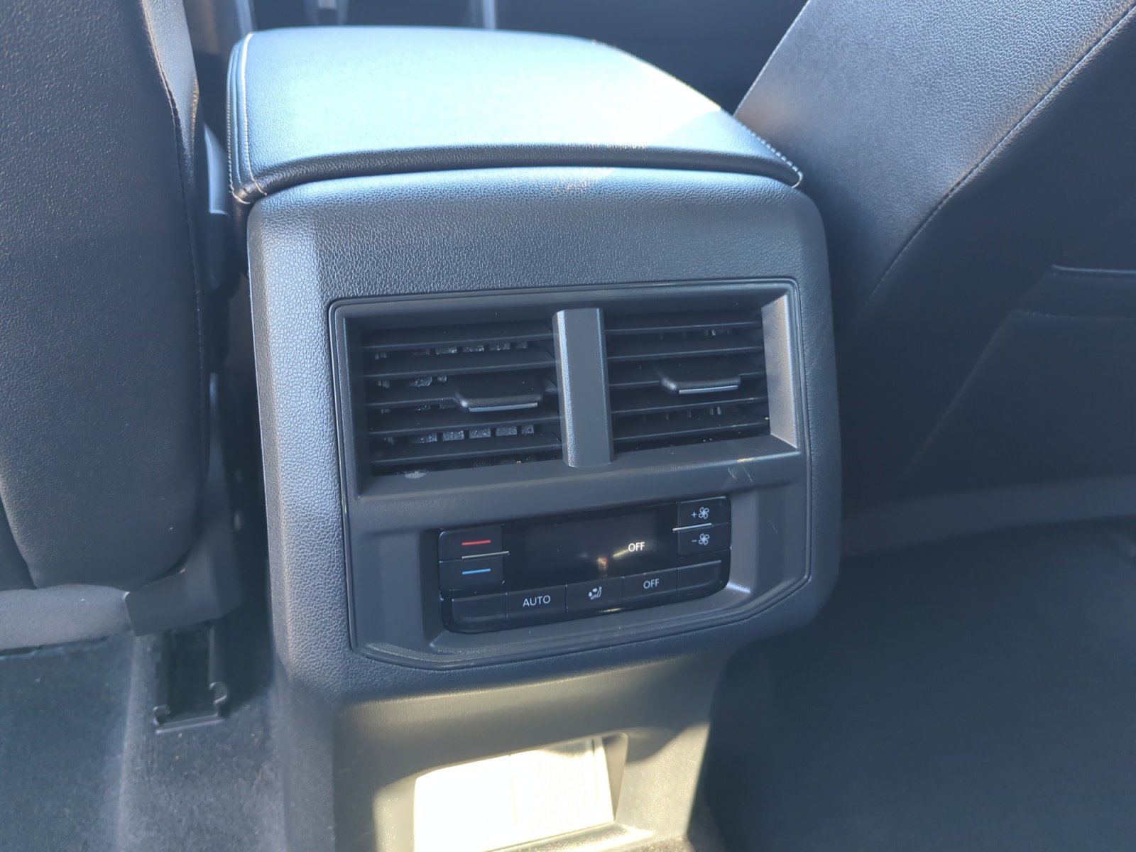 Used 2023 Volkswagen Atlas SE w/ Panoramic Sunroof Package image 29