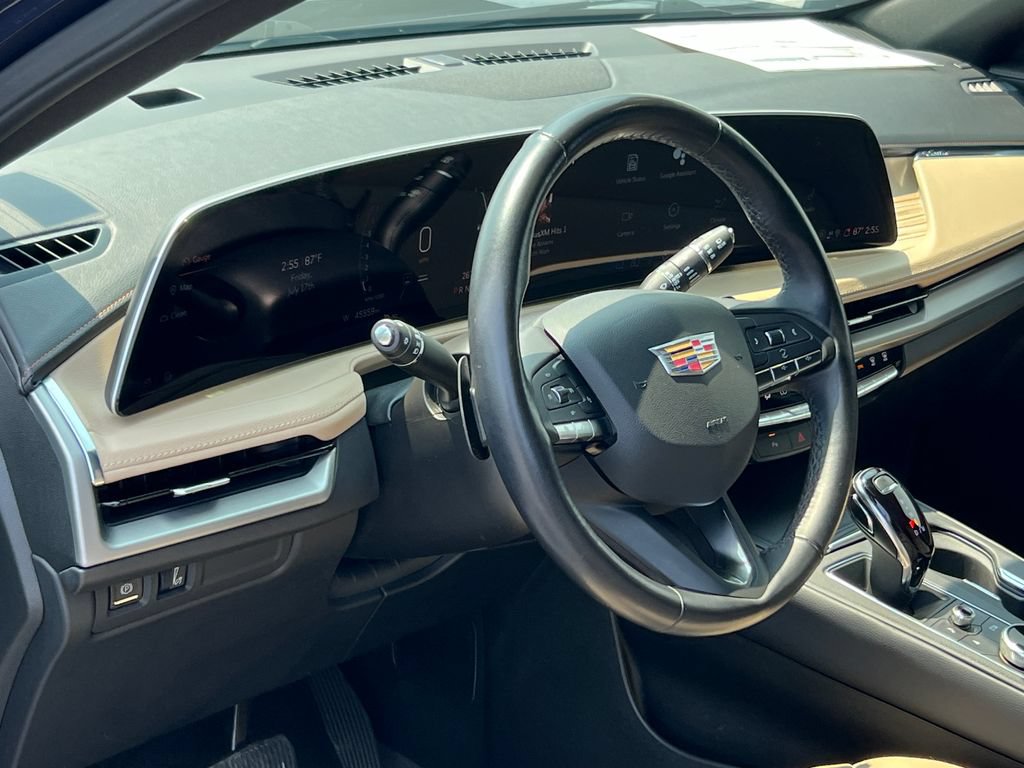 Used 2025 Cadillac XT4 Premium Luxury FWD image 5