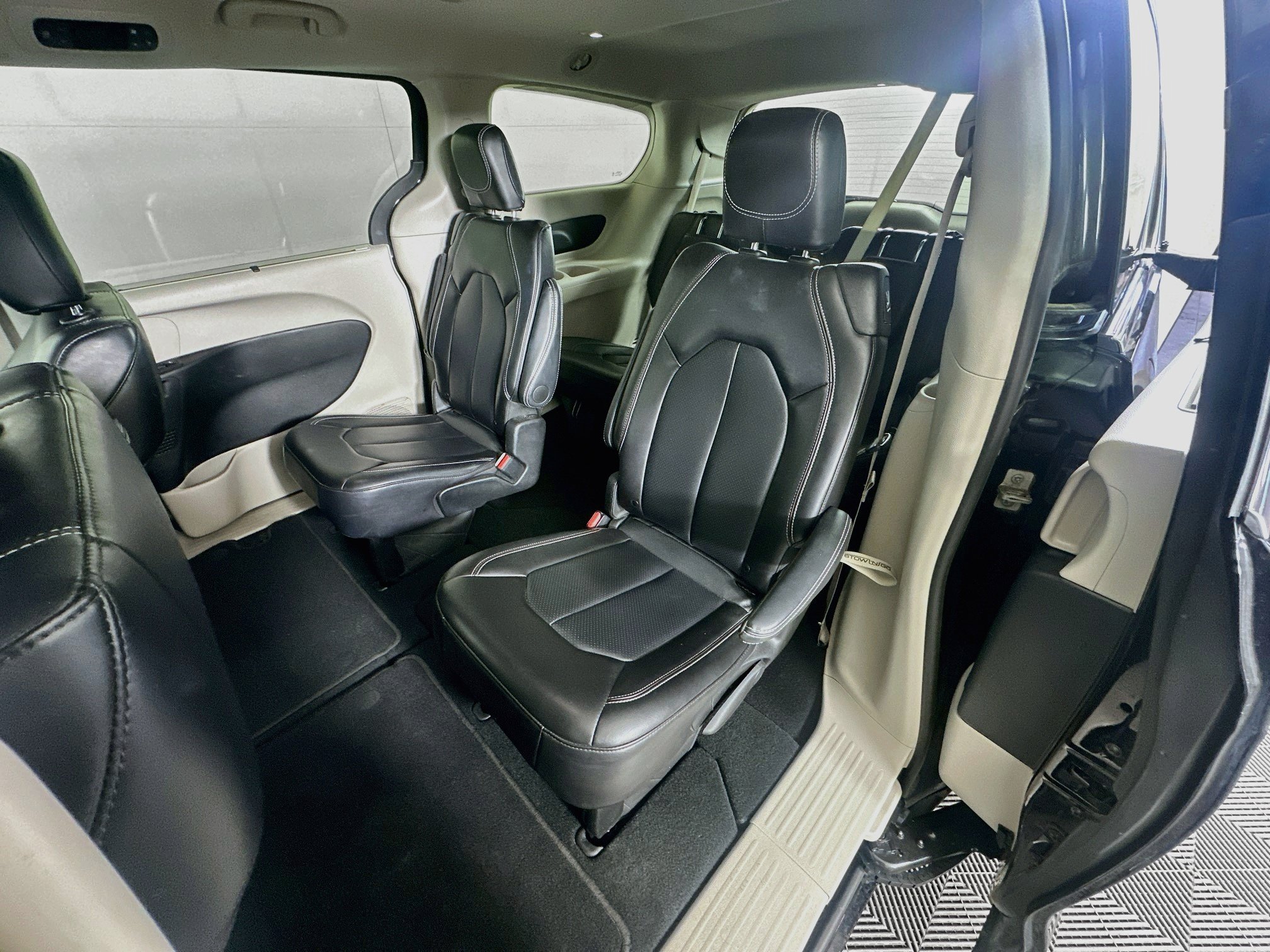 Used 2024 Chrysler Pacifica Touring-L FWD image 26