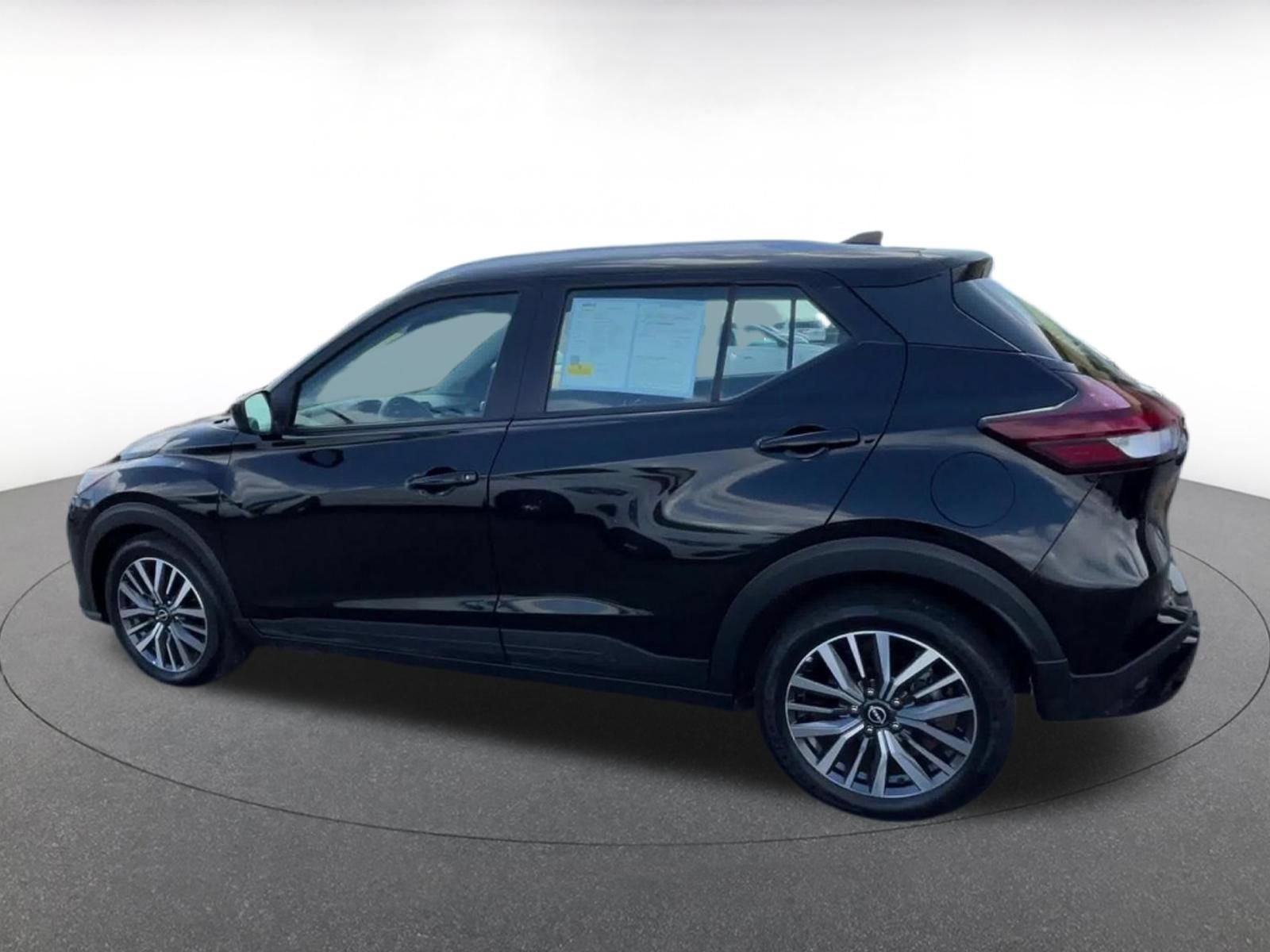 Used 2024 Nissan Kicks SV FWD image 8