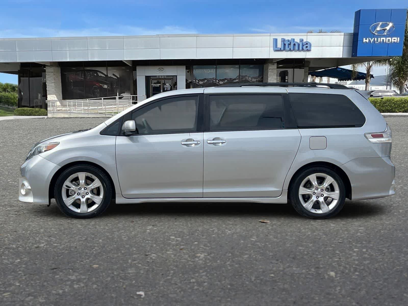 Used 2014 Toyota Sienna SE FWD image 6