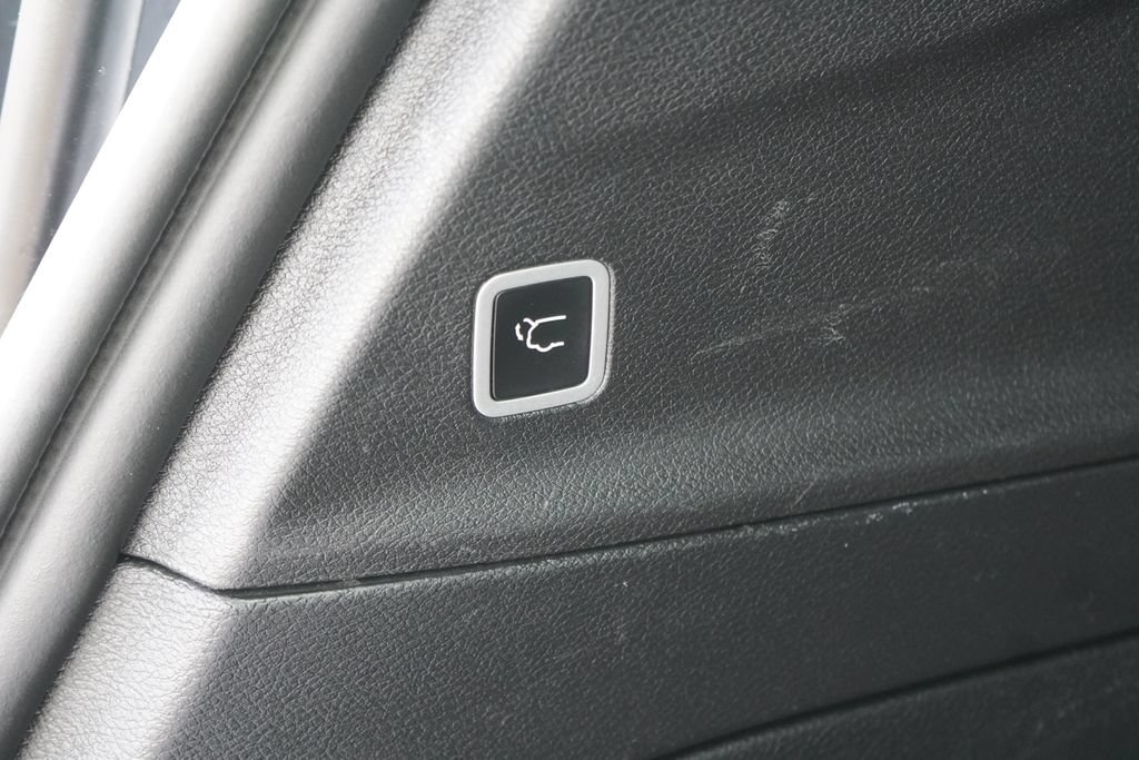 Used 2025 Chrysler Pacifica Select FWD image 9